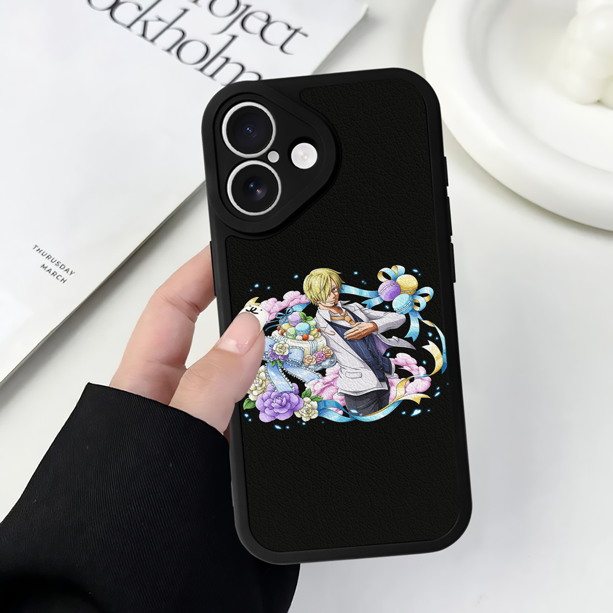 （画像用） ワンピース サンジ ONE PIECE Sanji 【iPhone 16シリーズ対応】シリコンスマホケース（レザー調） 材質：シリコン
